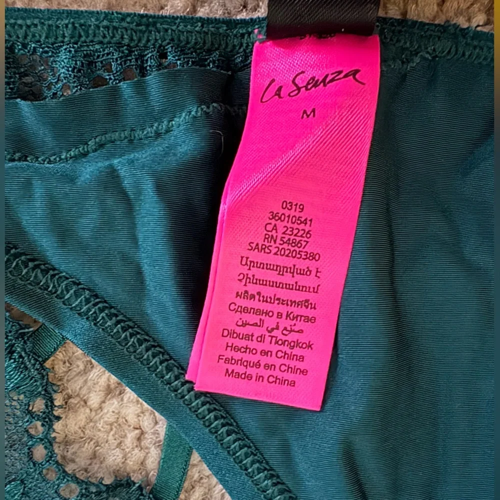 La SENZA Ultimate Plunge Dark Emerald Lace Plunge Bra & Bikini Set - Picture 8 of 9